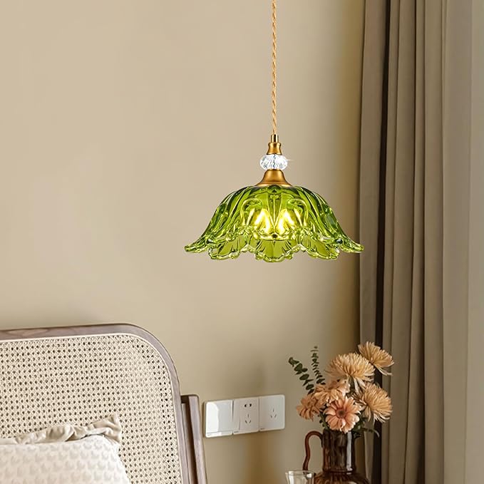 1 Piece Vintage Chandelier Light Fixtures with Green Glass Shade, Matte Antique Brass Finish Pendant Light Kitchen Island, Adjustable Hanging Light for Dining Room, Hallway, Living Room, Bedroom